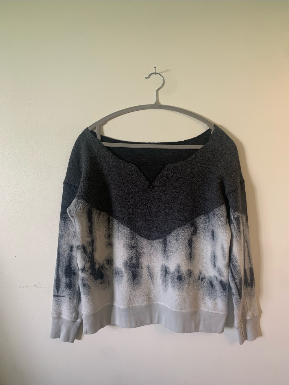 80’s off shoulder Tie-Dye Ombre Black & White Women's Sweater